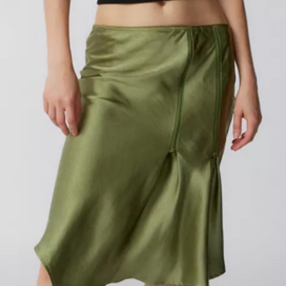 COPY - New Motel Slaza Satin Zipped Midi Skirt by Urban Outfitters
